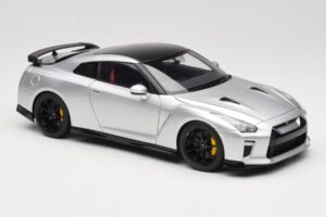 Nissan GT-R R35 Track Edition NISMO T-Spec Ultimate Metal Silver MotorHelix 1:18 M83517 Métal — image 6 sur 8