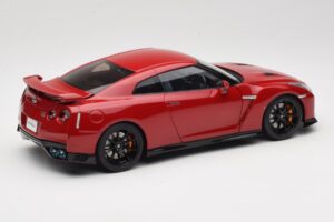Nissan GT-R R35 Track Edition NISMO Vibrant Red MotorHelix 1:18 M83511 Métal — image 3 sur 8