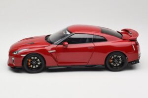 Nissan GT-R R35 Track Edition NISMO Vibrant Red MotorHelix 1:18 M83511 Métal — image 4 sur 8