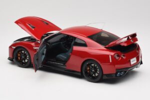 Nissan GT-R R35 Track Edition NISMO Vibrant Red MotorHelix 1:18 M83511 Métal — image 5 sur 8