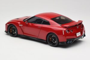 Nissan GT-R R35 Track Edition NISMO Vibrant Red MotorHelix 1:18 M83511 Métal — image 7 sur 8