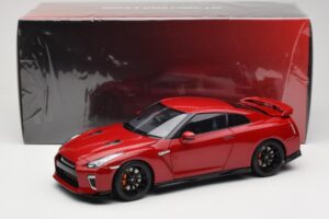 Nissan GT-R R35 Track Edition NISMO Vibrant Red MotorHelix 1:18 M83511 Métal — image 8 sur 8