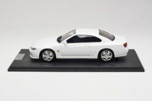 Nissan Silvia S15 Spec-S Blanc Cracked Plexi One Model 1:18 REMC034 Métal