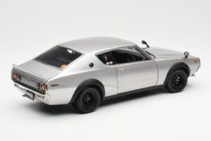 Nissan Skyline 2000 GT-R KPGC110 Argent Kyosho 1:18 08255S Métal — image 3 sur 8