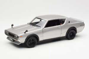Nissan Skyline 2000 GT-R KPGC110 Argent Kyosho 1:18 08255S Métal