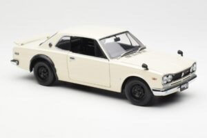 Nissan Skyline 2000 GT-R KPGC110 Blanc Kyosho 1:18 08127W Métal — image 6 sur 8