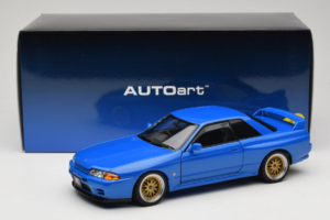 Nissan Skyline GT-R R32 V-Spec II Tuned Bleu AUTOart 1:18 77415 Métal — image 8 sur 8
