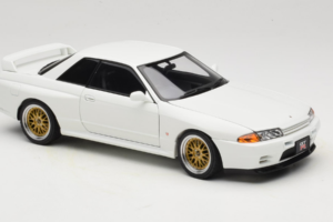 Nissan Skyline GT-R R32 V-Spec II Tuned Crystal White AUTOart 1:18 77416 Métal — image 6 sur 8
