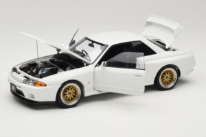Nissan Skyline GT-R R32 V-Spec II Tuned Crystal White AUTOart 1:18 77416 Métal — image 2 sur 8