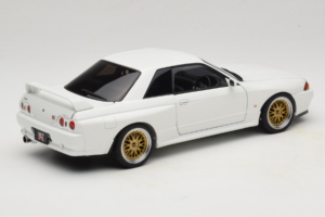 Nissan Skyline GT-R R32 V-Spec II Tuned Crystal White AUTOart 1:18 77416 Métal — image 3 sur 8