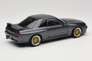 Nissan Skyline GT-R R32 V-Spec II Tuned Gun Grey Metallic AUTOart 1:18 77417 Métal — image 3 sur 8