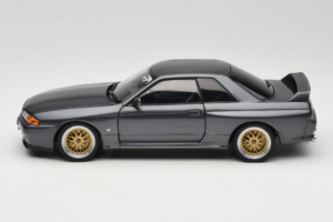 Nissan Skyline GT-R R32 V-Spec II Tuned Gun Grey Metallic AUTOart 1:18 77417 Métal — image 4 sur 8