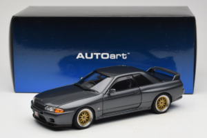 Nissan Skyline GT-R R32 V-Spec II Tuned Gun Grey Metallic AUTOart 1:18 77417 Métal — image 8 sur 8
