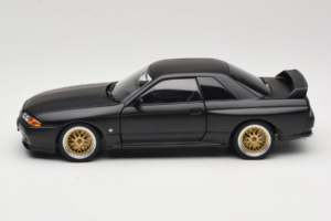 Nissan Skyline GT-R R32 V-Spec II Tuned Version Matt Black AUTOart 1:18 77418 Métal — image 4 sur 8