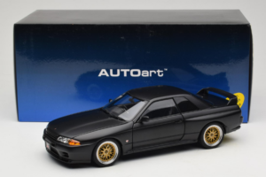 Nissan Skyline GT-R R32 V-Spec II Tuned Version Matt Black AUTOart 1:18 77418 Métal — image 8 sur 8