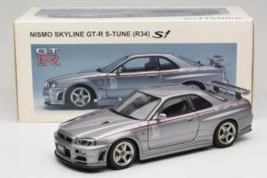 Nissan Skyline GT-R R34 Nismo S-Tune Argent AUTOart 1:18 77358 Métal — image 8 sur 8