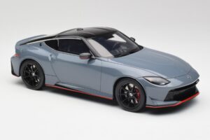 Nissan Z RZ34 NISMO Stealth Gris GT Spirit 1:18 GT484 Résine — image 4 sur 6