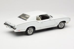 Oldsmobile Cutlass SX Blanc ERTL 1:18 33775 Métal — image 3 sur 8