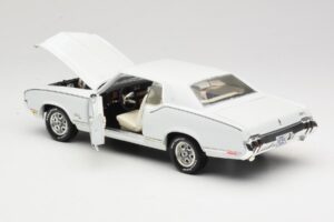 Oldsmobile Cutlass SX Blanc ERTL 1:18 33775 Métal — image 5 sur 8