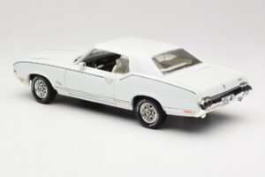 Oldsmobile Cutlass SX Blanc ERTL 1:18 33775 Métal — image 7 sur 8