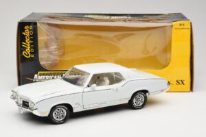 Oldsmobile Cutlass SX Blanc ERTL 1:18 33775 Métal — image 8 sur 8