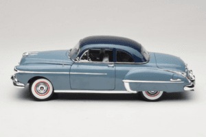 Oldsmobile 88 Bleu Grease Auto World 1:18 AWSS103/06 Métal — image 4 sur 8