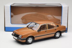 Opel Ascona C Berlina Beige Metallic MCG 1:18 MCG18459 Métal — image 6 sur 6