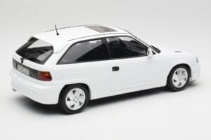 Opel Astra F GSi Blanc Casablanca Norev 1:18 183673 Métal — image 2 sur 6