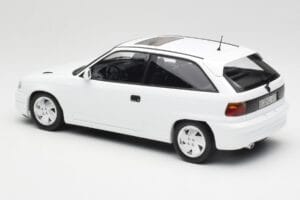 Opel Astra F GSi Blanc Casablanca Norev 1:18 183673 Métal — image 5 sur 6