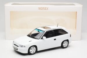 Opel Astra F GSi Blanc Casablanca Norev 1:18 183673 Métal — image 6 sur 6