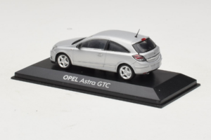 Opel Astra H GTC Argent Minichamps 1:43 ASTRA003 Métal — image 3 sur 4