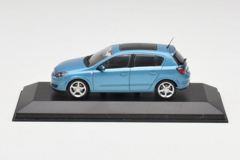Opel Astra H Bleu Clair Minichamps 1:43 400043001 Métal