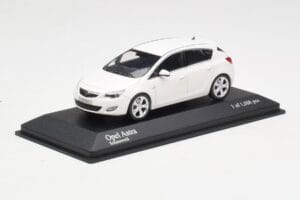 Opel Astra J Blanc Minichamps 1:43 400049001 Métal — image 2 sur 4