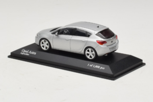 Opel Astra J Argent Minichamps 1:43 400049000 Métal — image 3 sur 4
