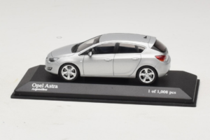Opel Astra J Argent Minichamps 1:43 400049000 Métal