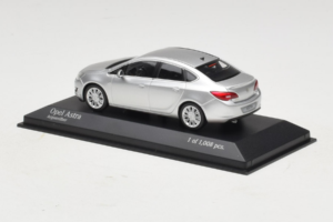 Opel Astra J Argent Minichamps 1:43 410042000 Métal — image 3 sur 5
