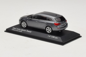 Opel Astra J Sports Tourer Minichamps 1:43 400049014 Métal — image 3 sur 4