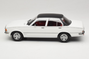 Opel Commodore B Blanc MCG 1:18 MCG18564 Métal — image 3 sur 6
