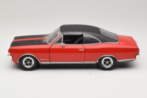 Opel Commodore GS/E Rouge Revell 1:18 8826 Métal — image 4 sur 8