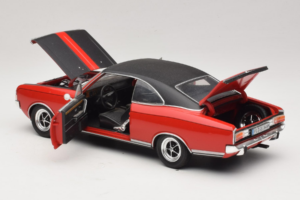 Opel Commodore GS/E Rouge Revell 1:18 8826 Métal — image 5 sur 8