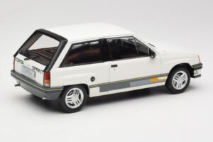 Opel Corsa A Sprint Blanc MCG 1:18 MCG18432 Métal — image 2 sur 6