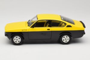 Opel Kadett C GT/E Jaune & Noir Minichamps 1:18 180045521 Métal — image 4 sur 8