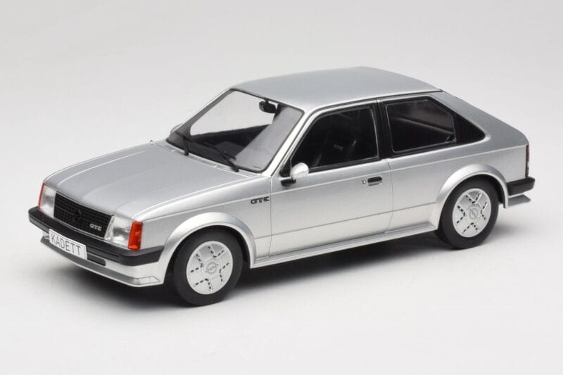 Opel Kadett D GTE Argent MCG 1:18 MCG18533 Métal