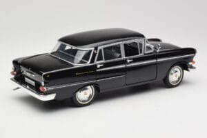 Opel Kapitan P1 Noir Revell 1:18 08822 Métal — image 3 sur 8