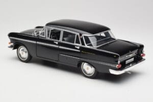 Opel Kapitan P1 Noir Revell 1:18 08822 Métal — image 7 sur 8