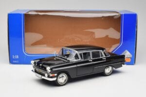 Opel Kapitan P1 Noir Revell 1:18 08822 Métal — image 8 sur 8