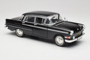 Opel Kapitan P2 Noir Revell 1:18 08821 Métal — image 6 sur 8