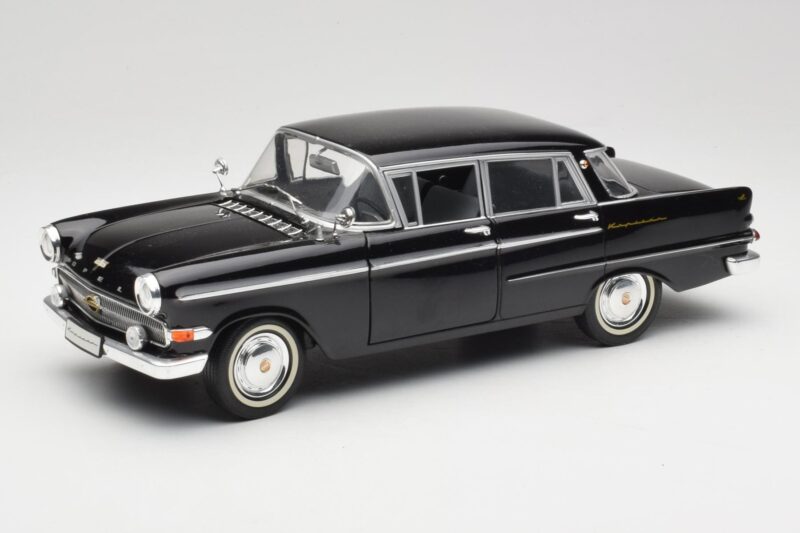 Opel Kapitan P2 Noir Revell 1:18 08821 Métal