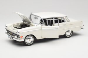 Opel Kapitan P2 Blanc Revell 1:18 08821-M1 Métal — image 2 sur 8