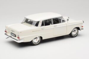 Opel Kapitan P2 Blanc Revell 1:18 08821-M1 Métal — image 3 sur 8